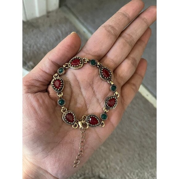 Golden bracelet, Vintage style lightweight , statement red dainty minimalist - Picture 10 of 10